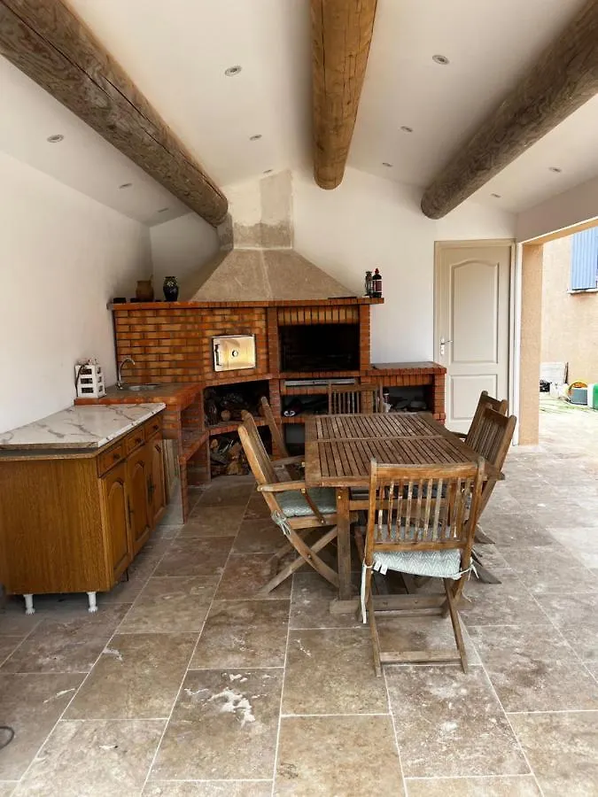 Holiday home Magnifique Maisonnette Dependance Avec Piscine Chateaurenard